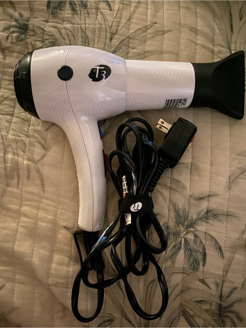 T3 White Hair Dryer Special Edition w/ Diamonds on handle Profesional Hair Dryer